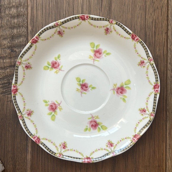 Grace’s Teaware cup and saucer with matching box. - Picture 6 of 8